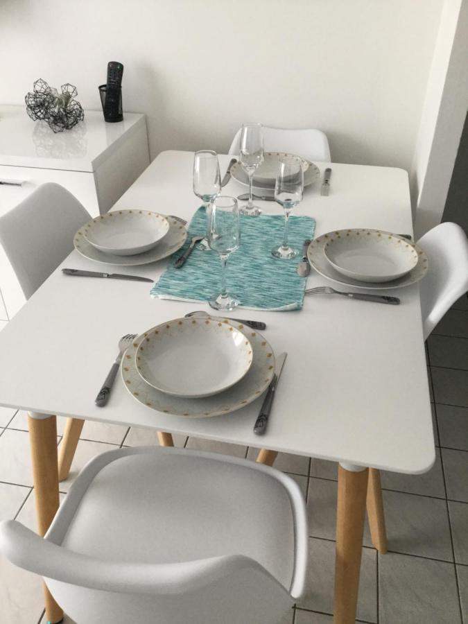 Club House 2 & 3 Centre Apartment *