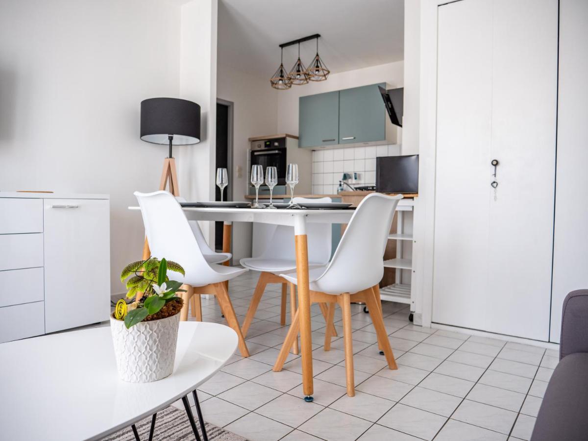 Club House 2 & 3 Centre Apartment